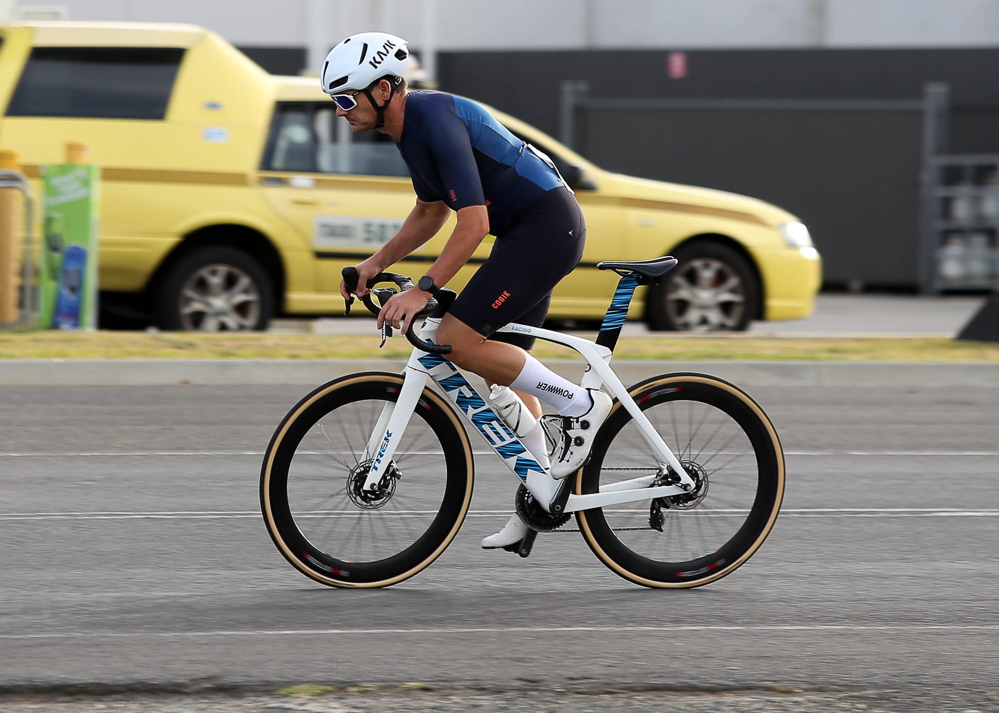 Jones powers to crit win