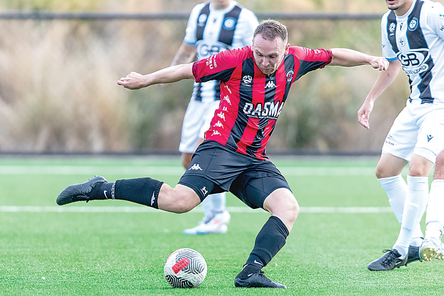 United squanders lead