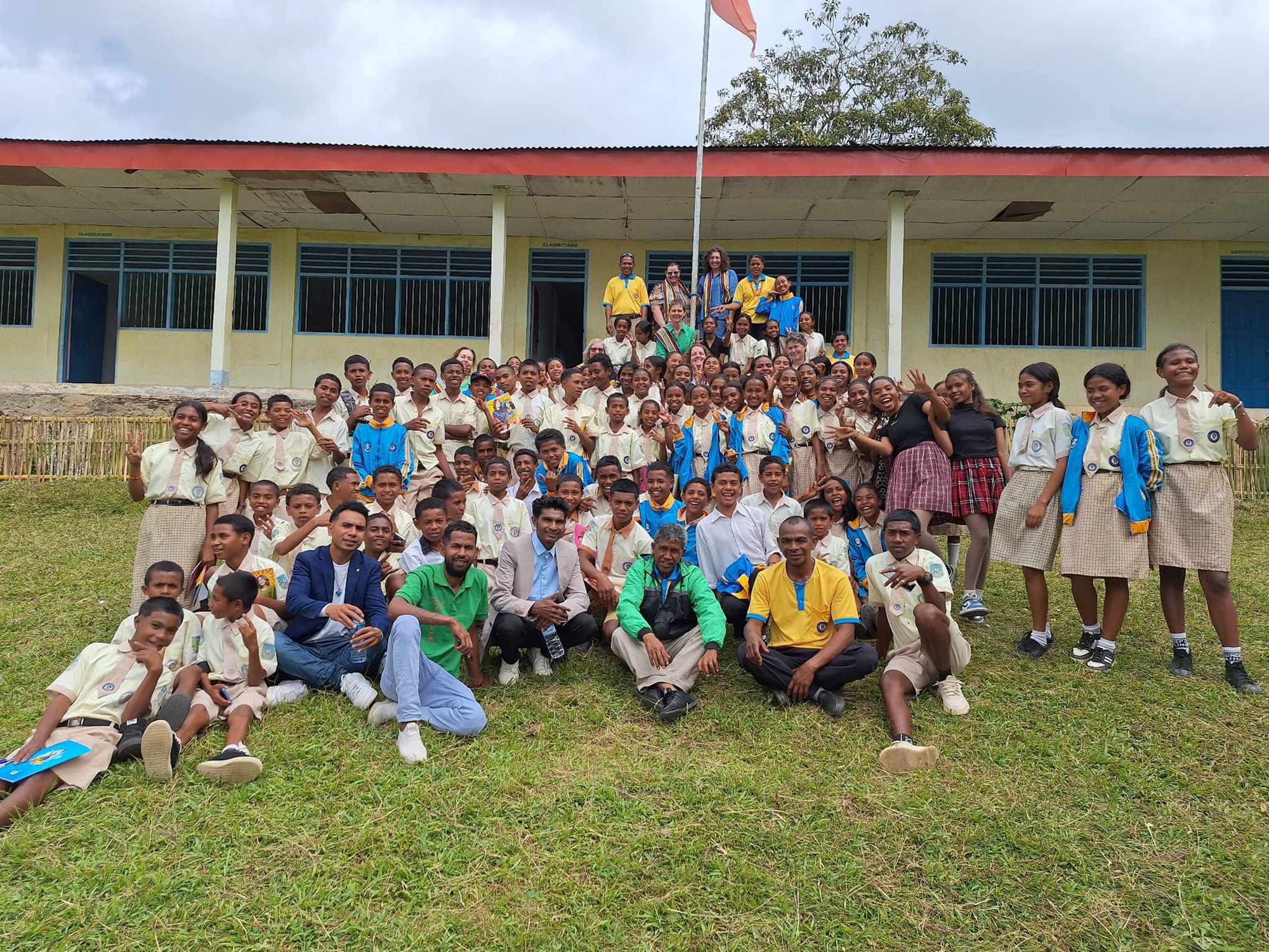 A group photo at Ponilala Secondary School of years seven to nine.