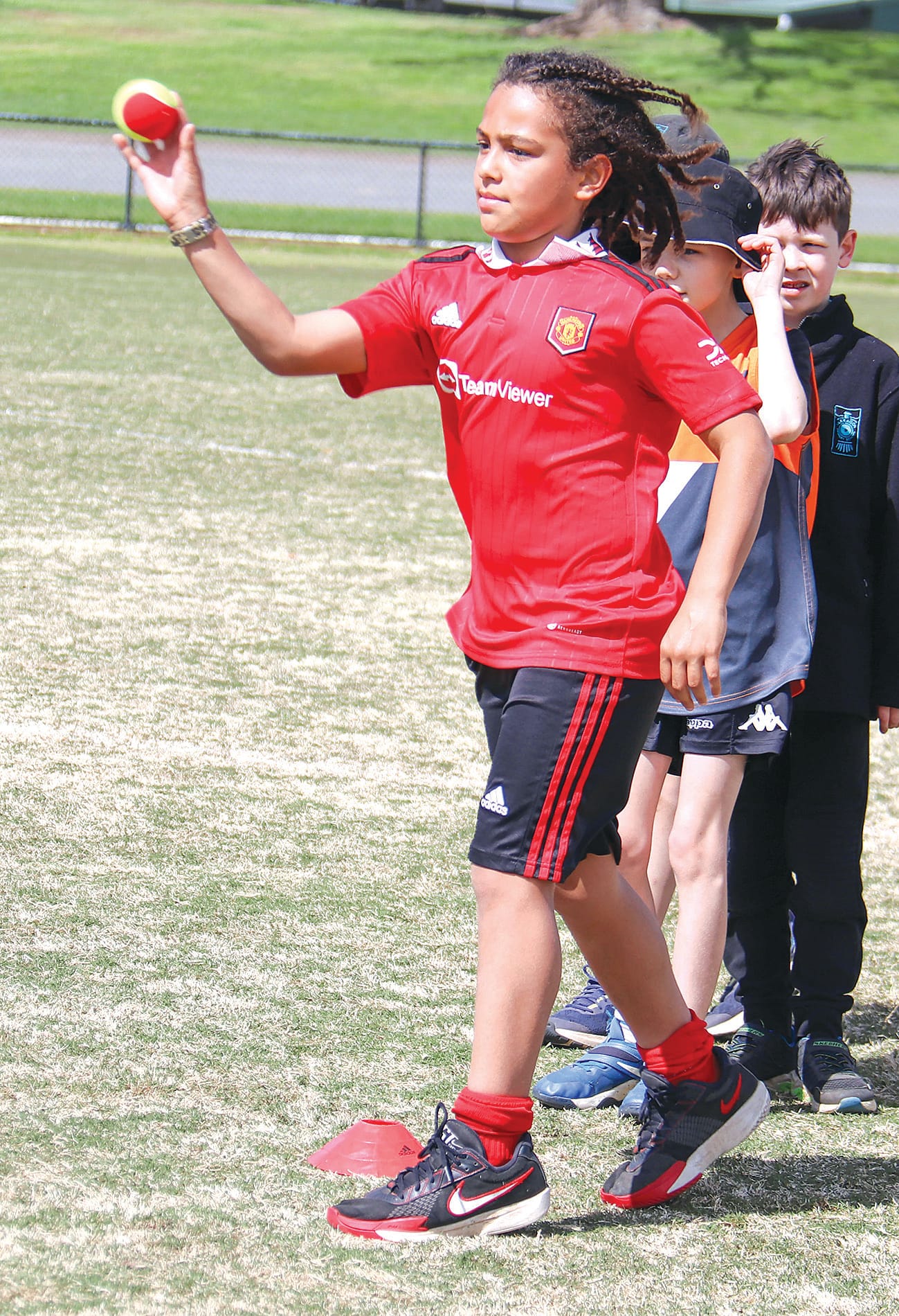 Lining up his throw is Cameron Lindsay.