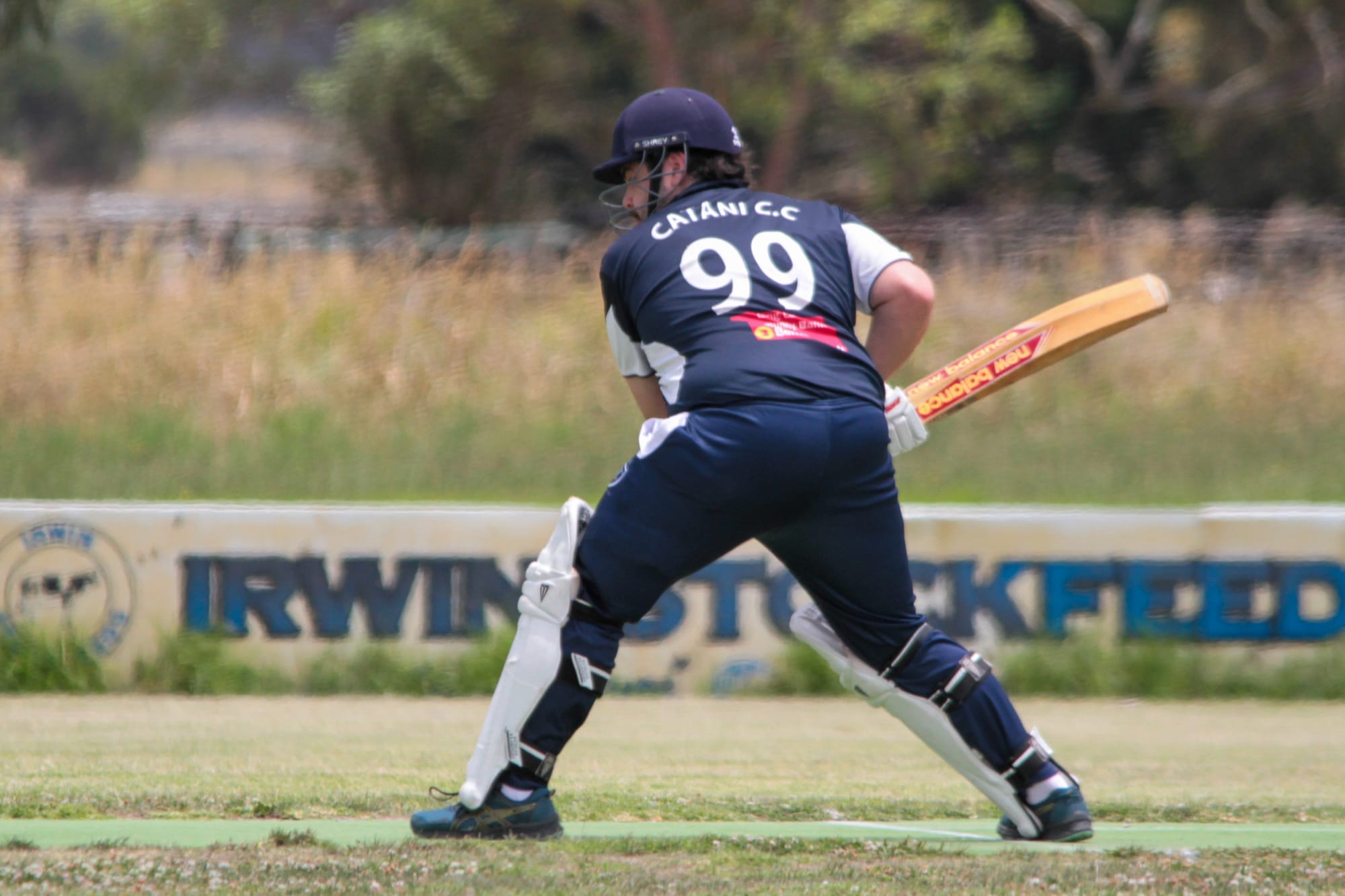 Cats blast Crows in division three