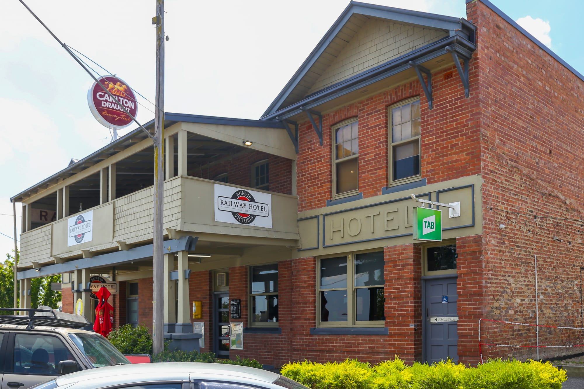 Heritage Bunyip hotel reaches its centenary