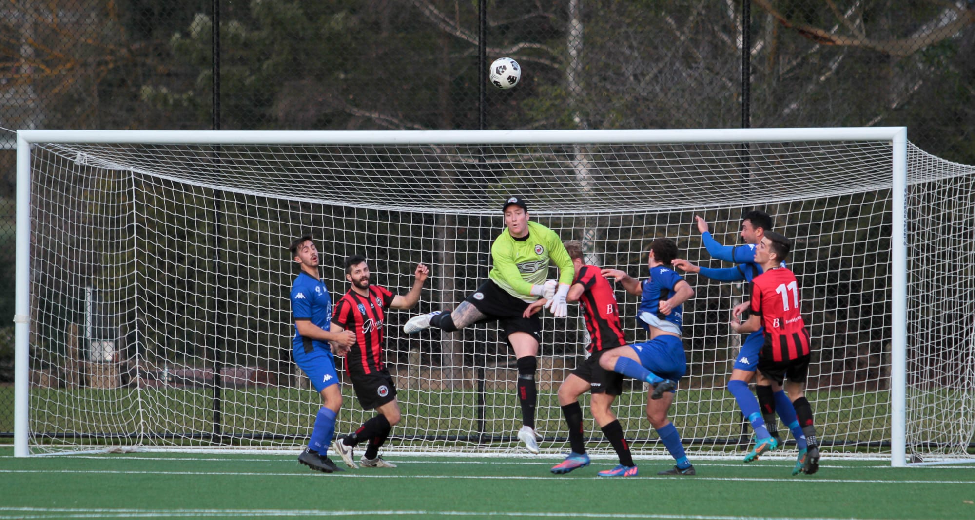 United squish Redbacks in dominant 3-1 win