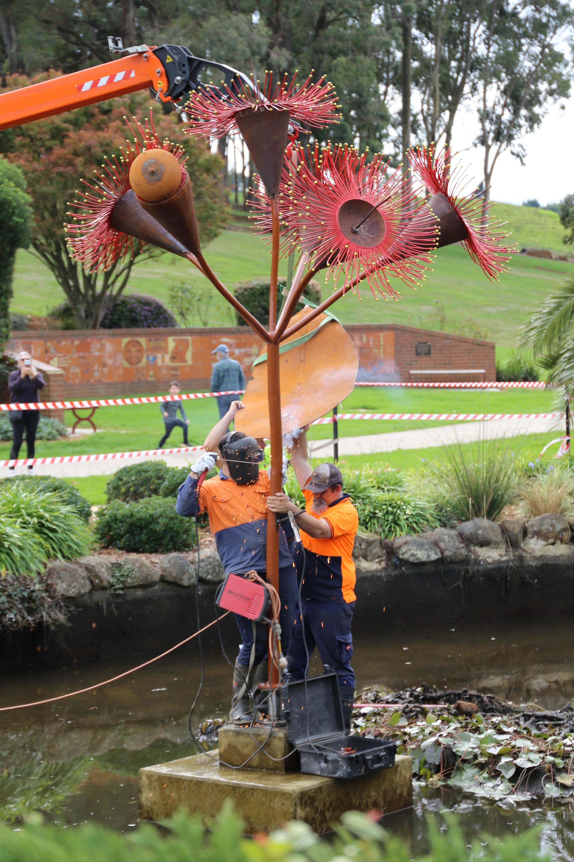 Drouin Civic Park Sculpture Install - 19.07.2022