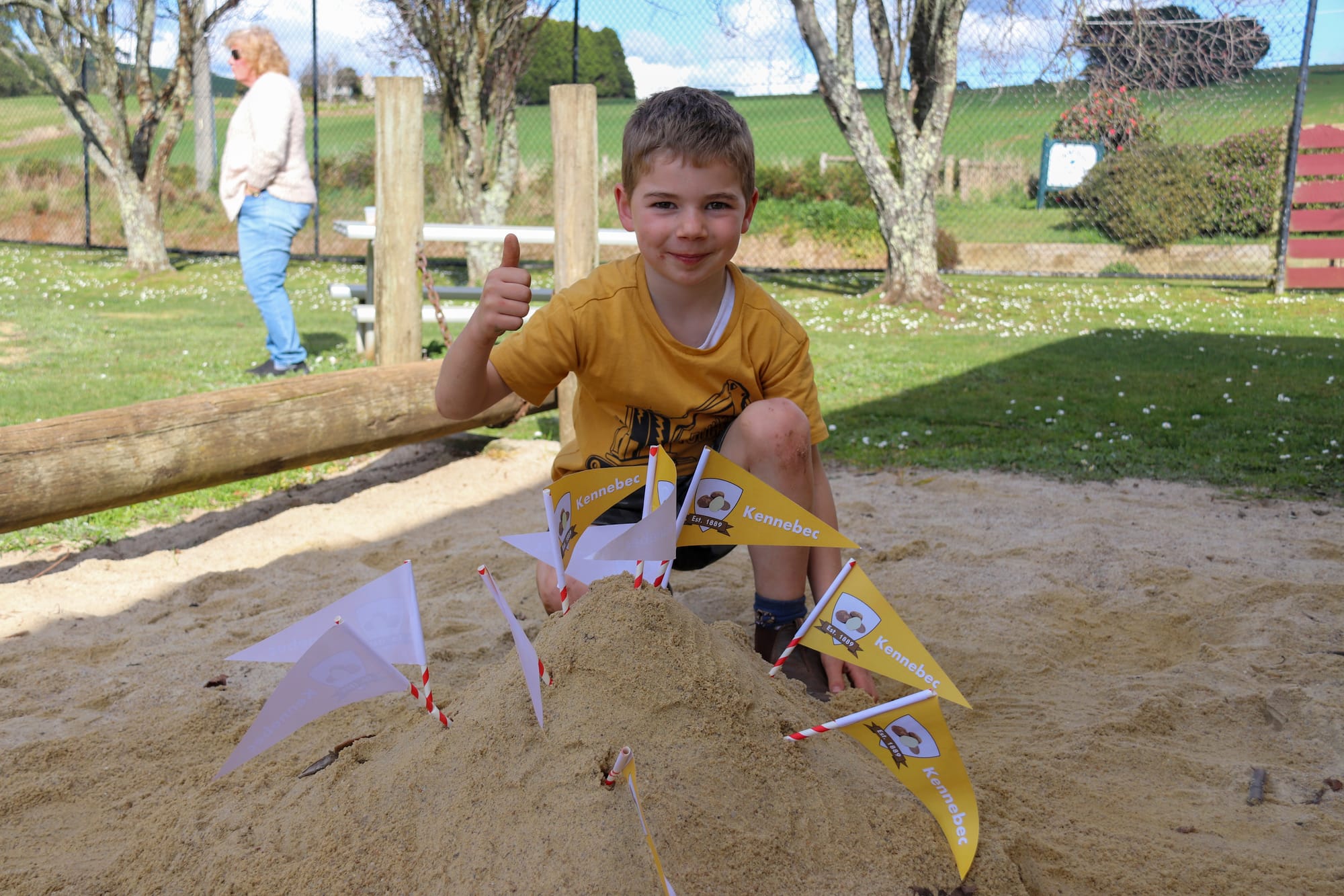 Will Matthews displays his house pride with a sandcastle.