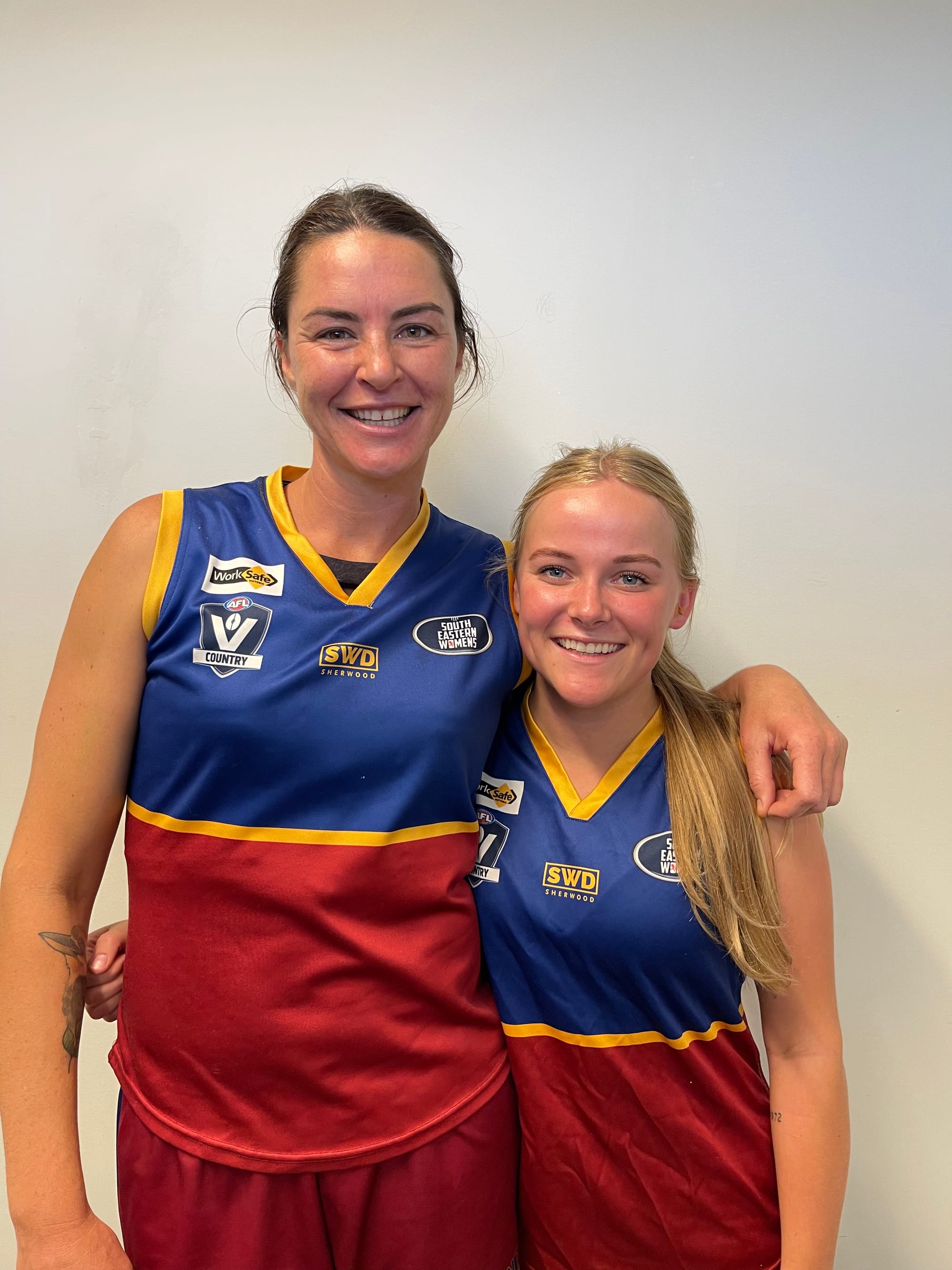 Sharni suits up for Dusties