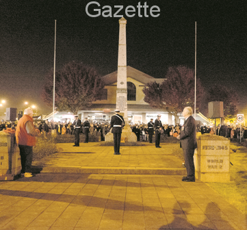 Thousands turn out for Anzac Day