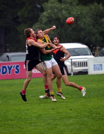 Dusties undefeated in seniors footy