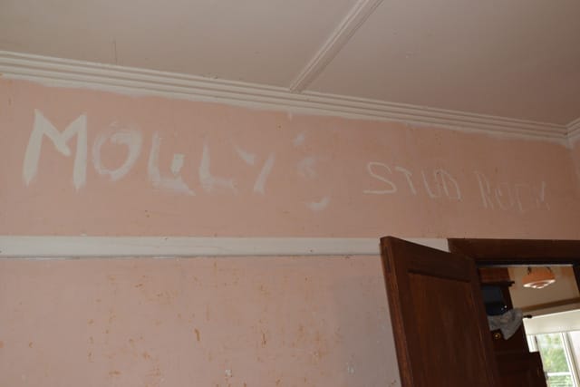 House with old messages 