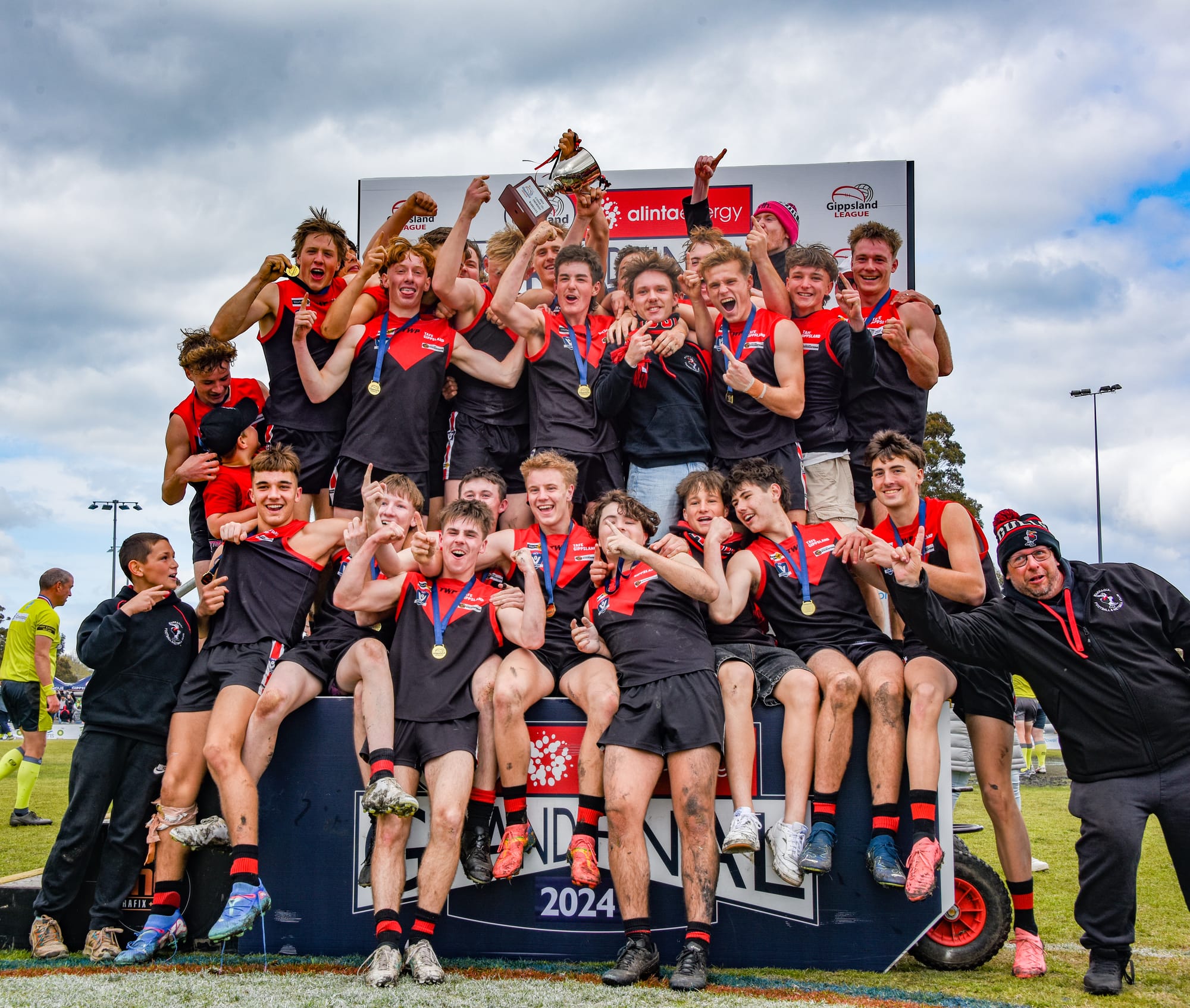 Gulls hang on for grand final glory