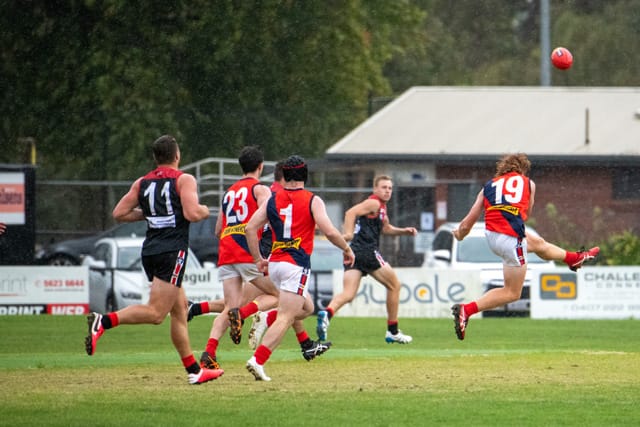 Football- Warragul Vs Bairnsdale (Seniors) 10-04-21 