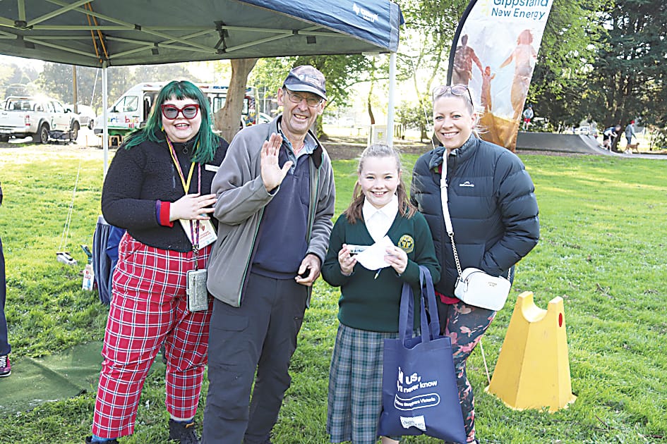 Stephanie Sabrinskas and Ian Southall from the Gippsland Climate Change Network (GCCN) with Marist Sion student Holly Perry and Mia Perry.