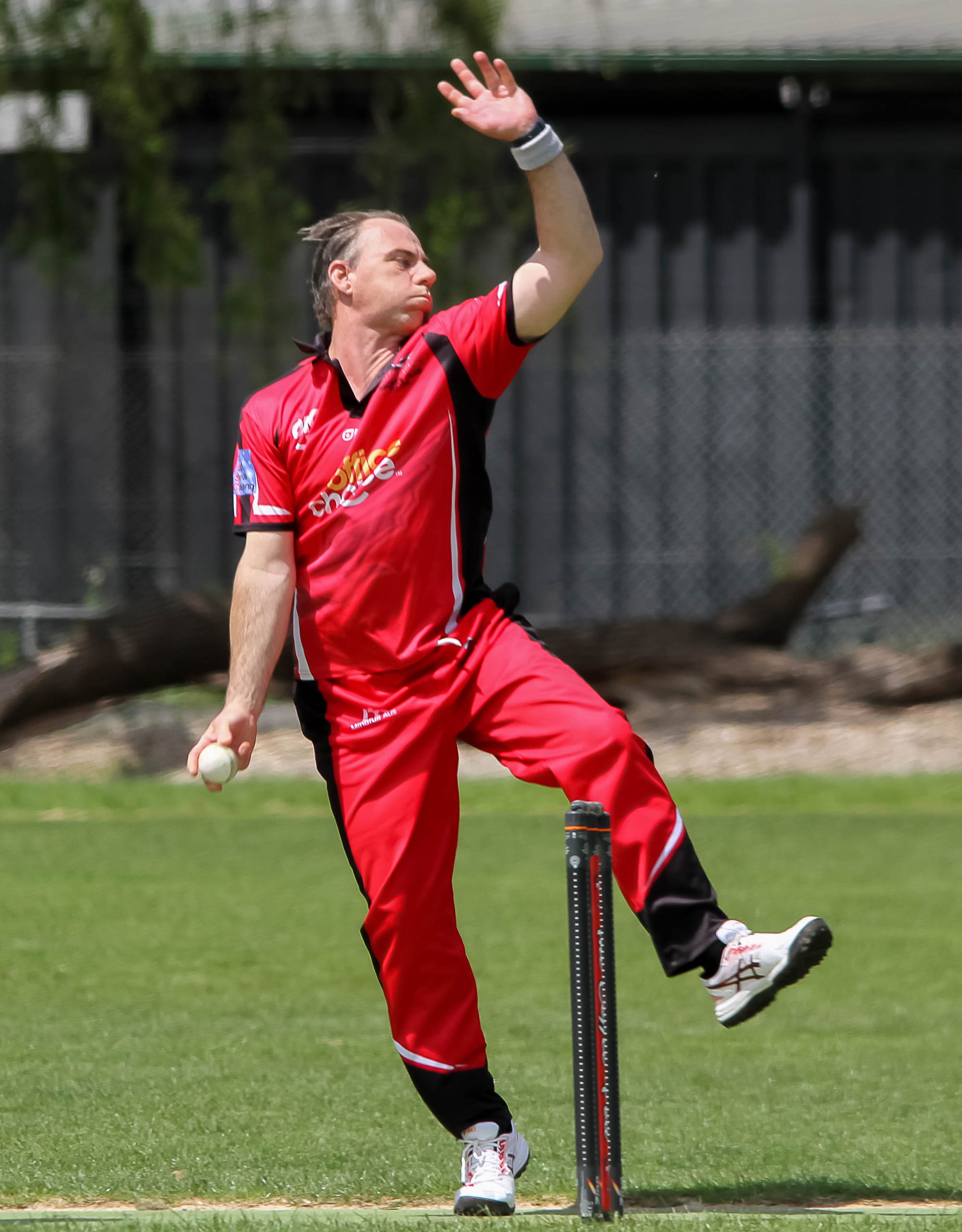 Warragul's Darren Humphrey charges in to bowl. 