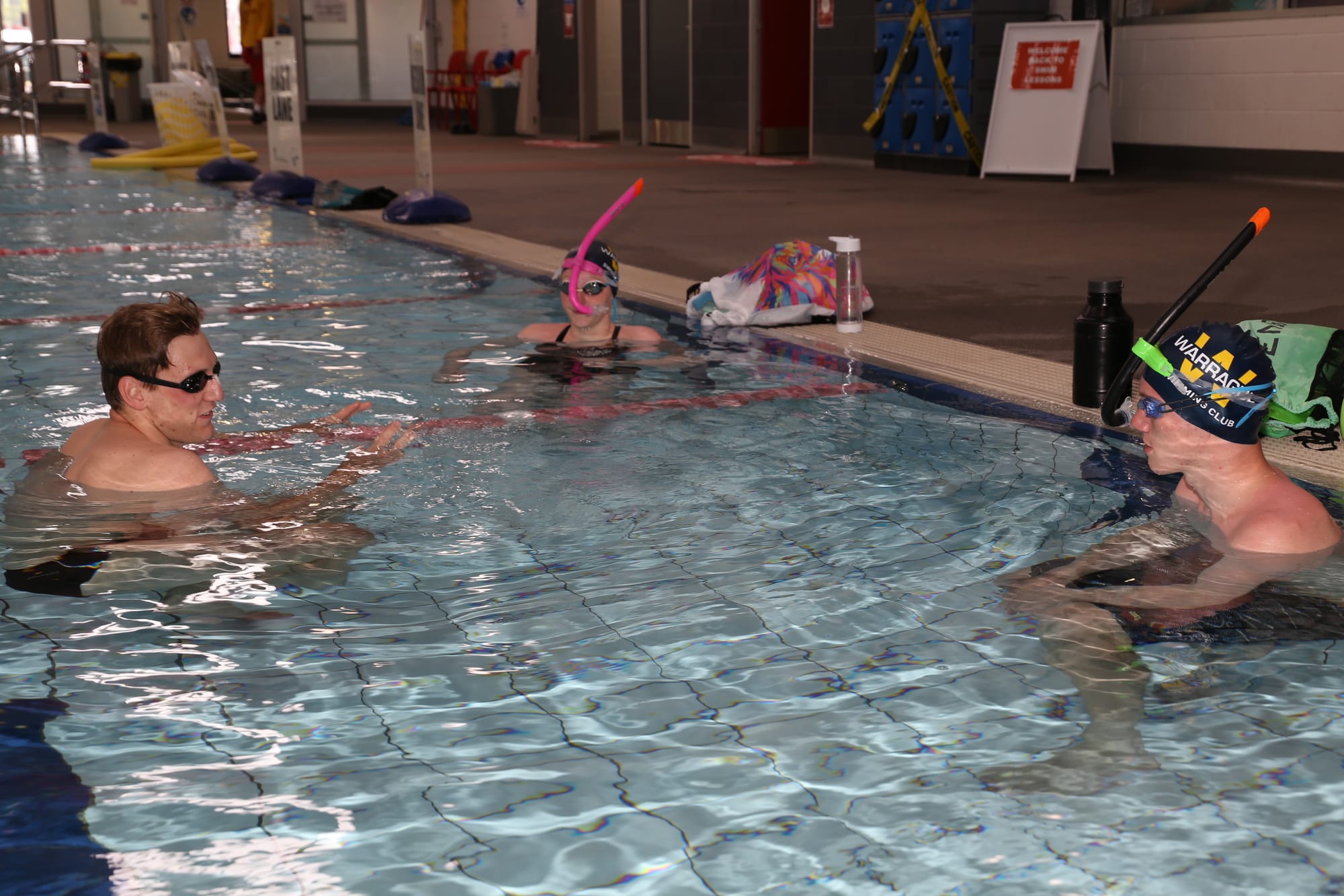 Mack Horton visits young swimming duo