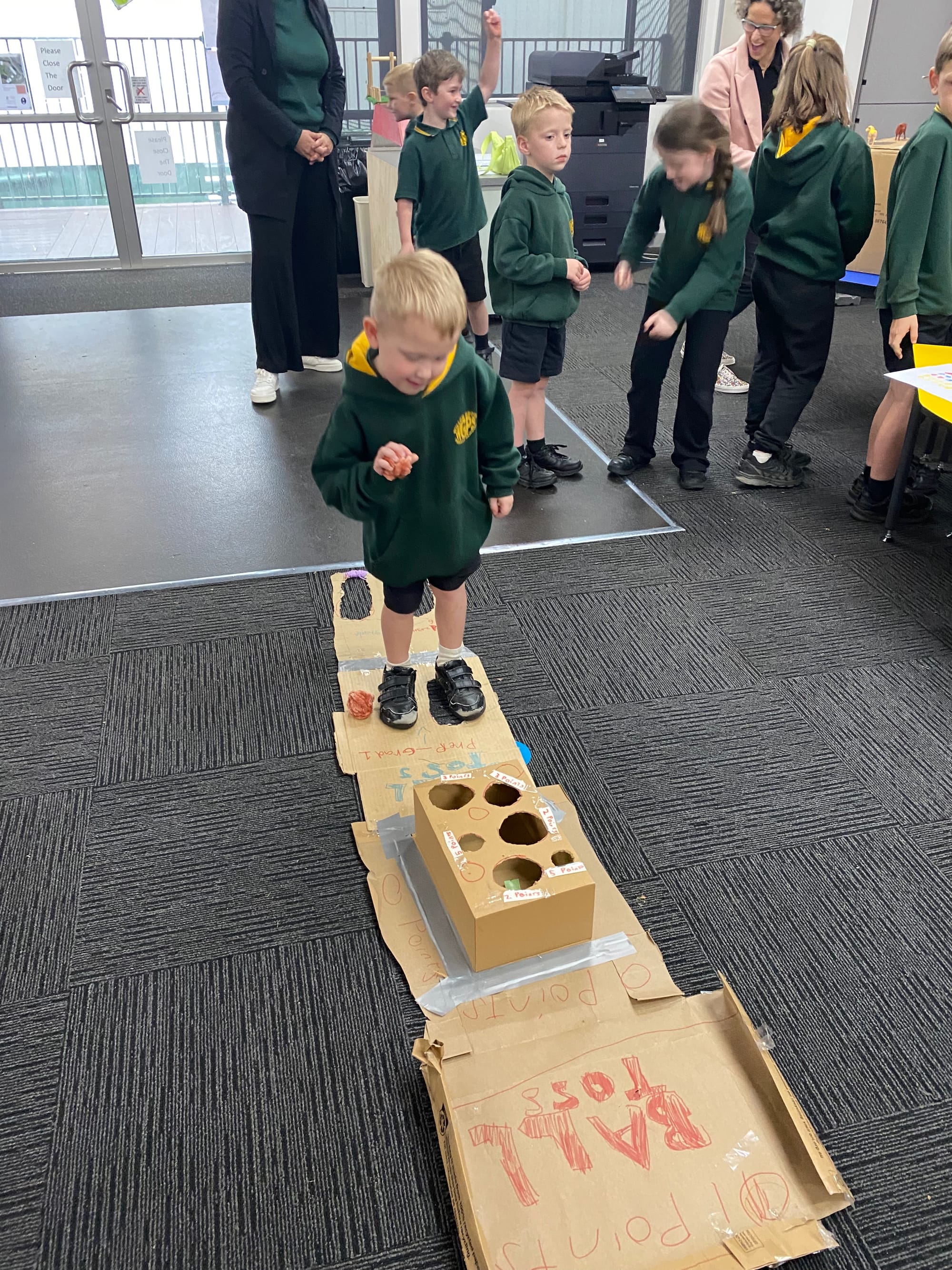 Arcade alley - cardboard style