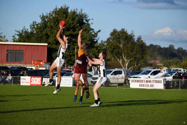 Football GFNL Drouin Vs. Sale (Seniors) - 08.05.2021