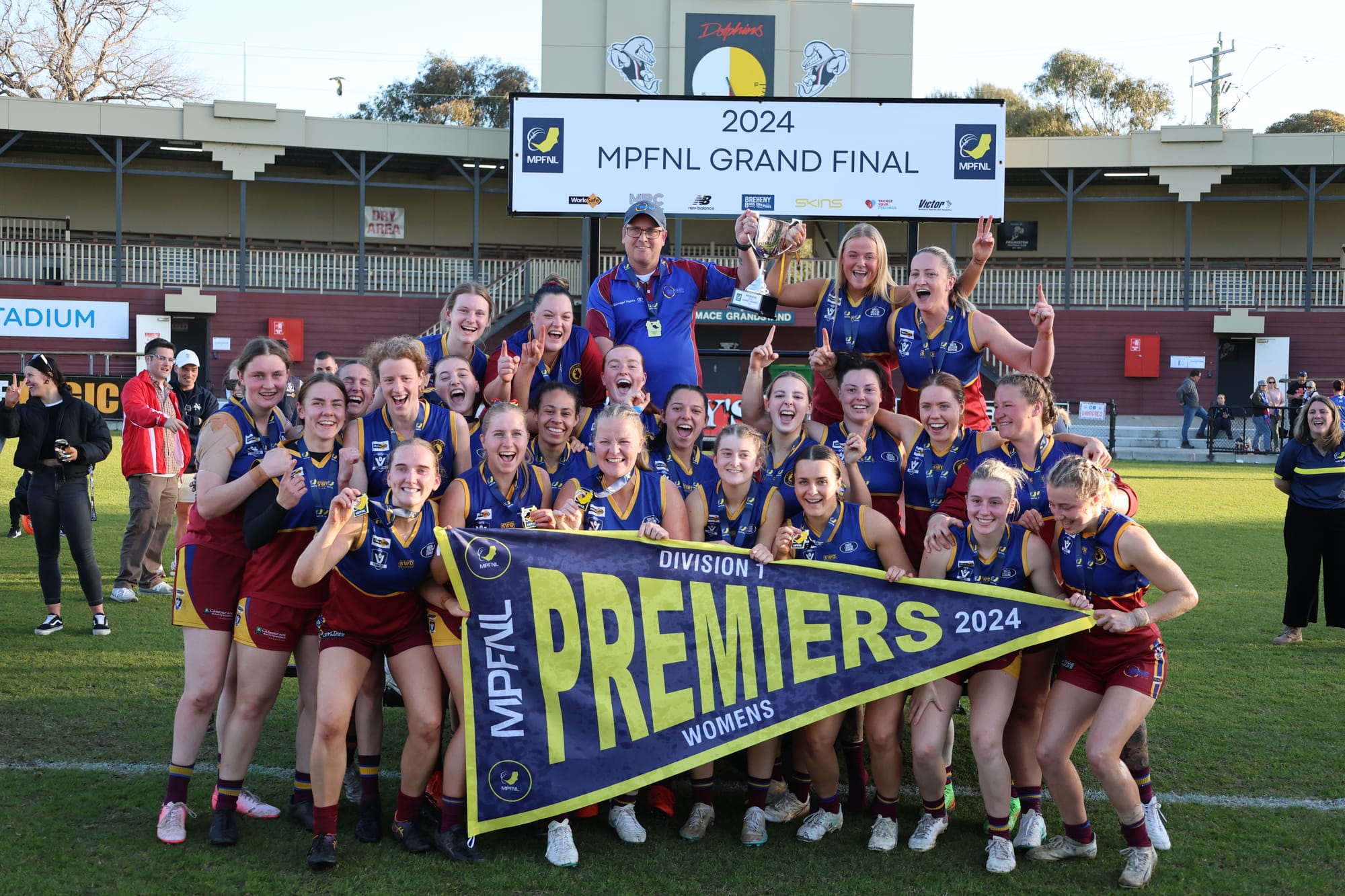 Dusties hold firm to win flag