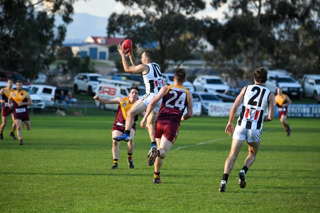 Football GFNL Drouin Vs. Sale (Seniors) - 08.05.2021