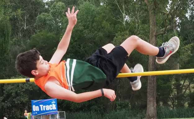 Blake breaks 100m record