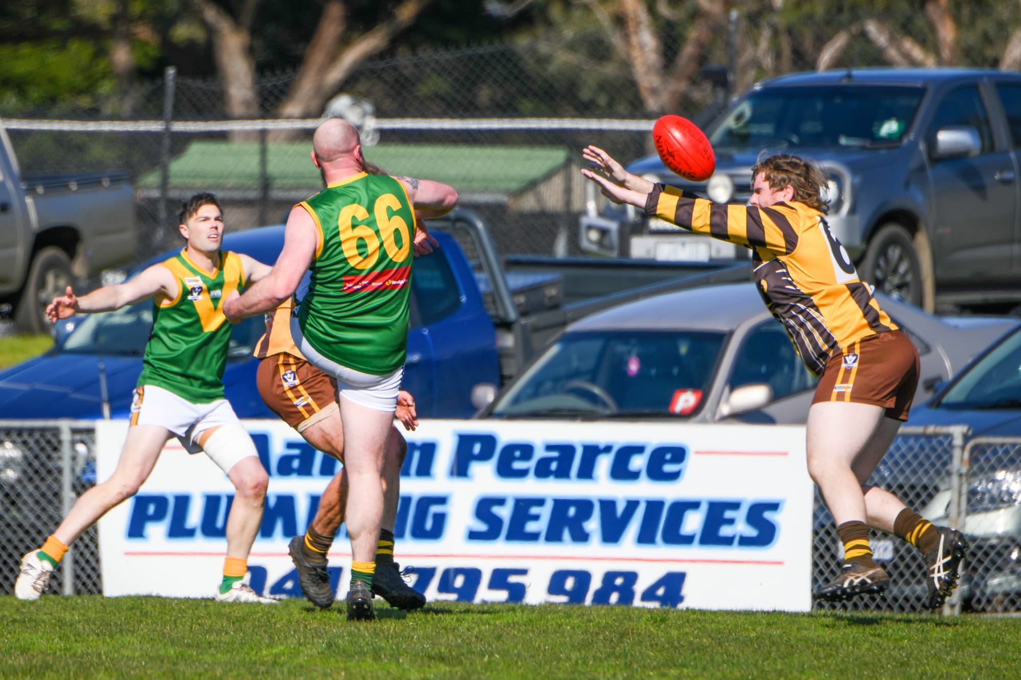 Hillsmen drop game to Hawks