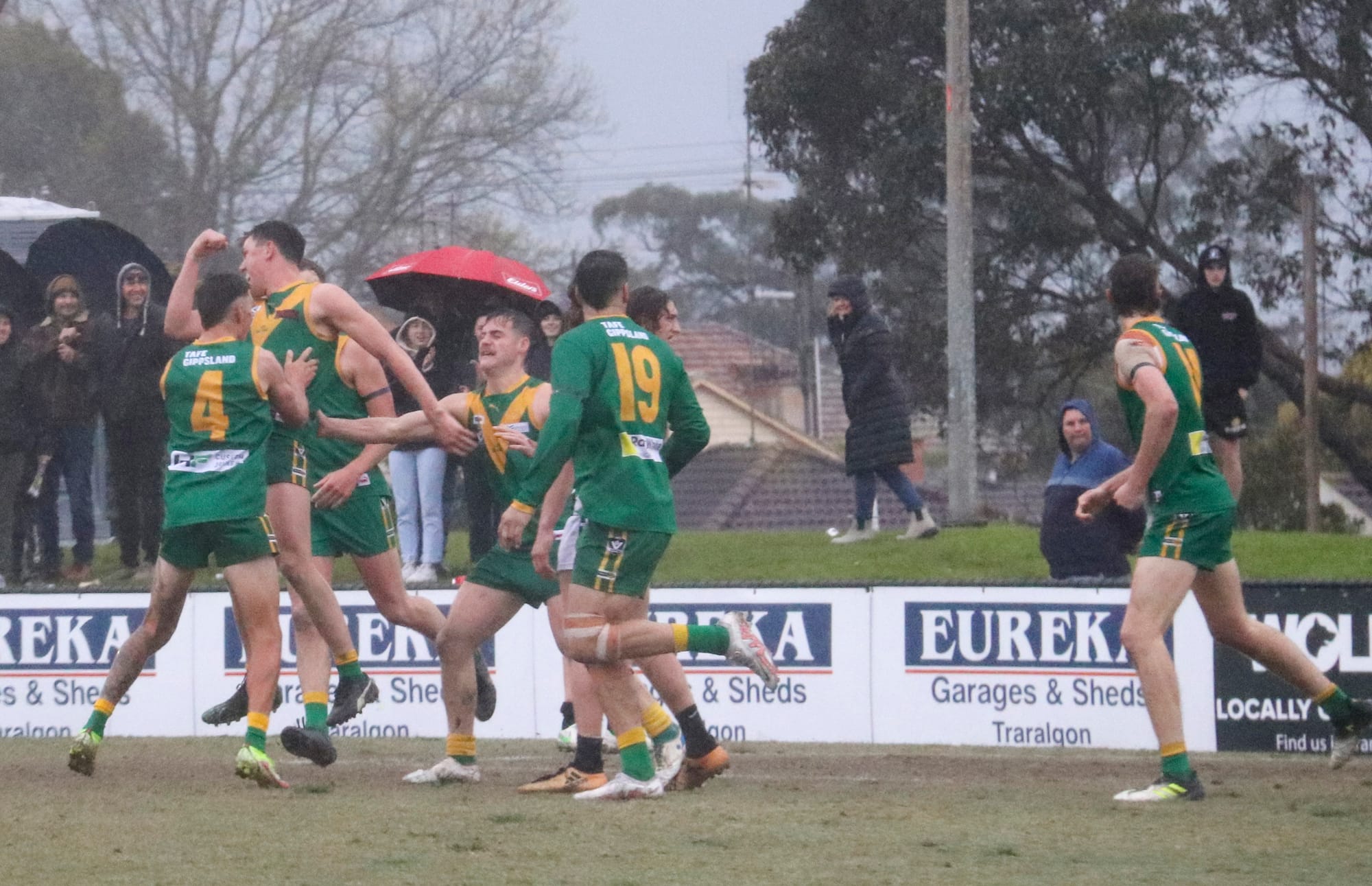 Premier Parrots complete perfect year