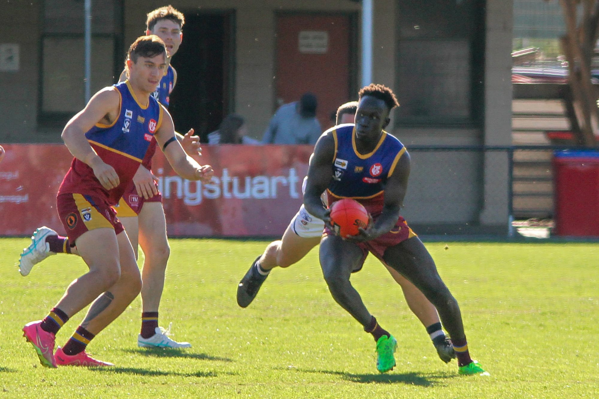 Fade-out costs Dusties as Goon too good