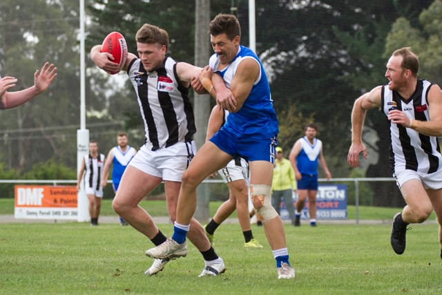 Football MGFL Thorpdale v Yinnar Seniors - 10042021 