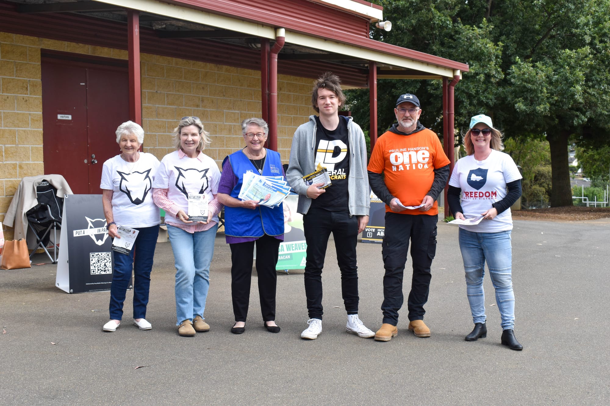 9000 people vote early