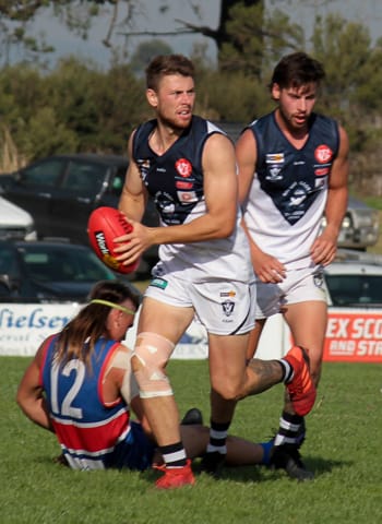 Football Seniors Bunyip Vs. Nar Nar Goon - 01.05.2021