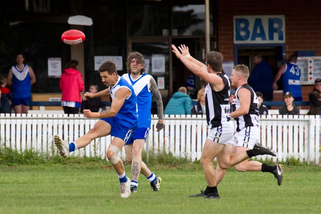 Football MGFL Thorpdale v Yinnar Seniors - 10042021 