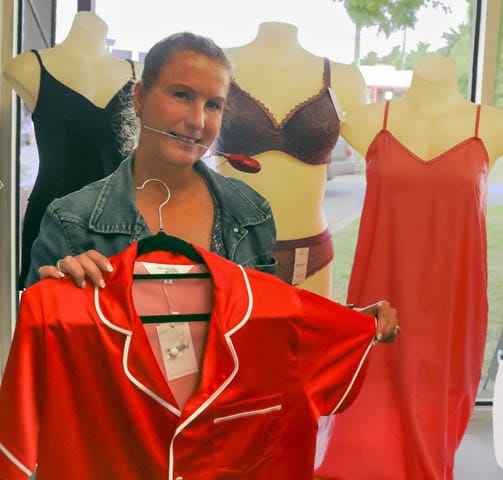 Curves and Kisses - 07.02.2023