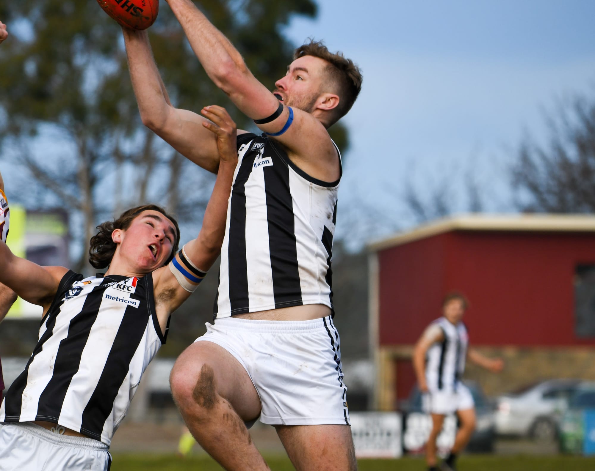 Magpies left thunderstruck as Power surge into semi