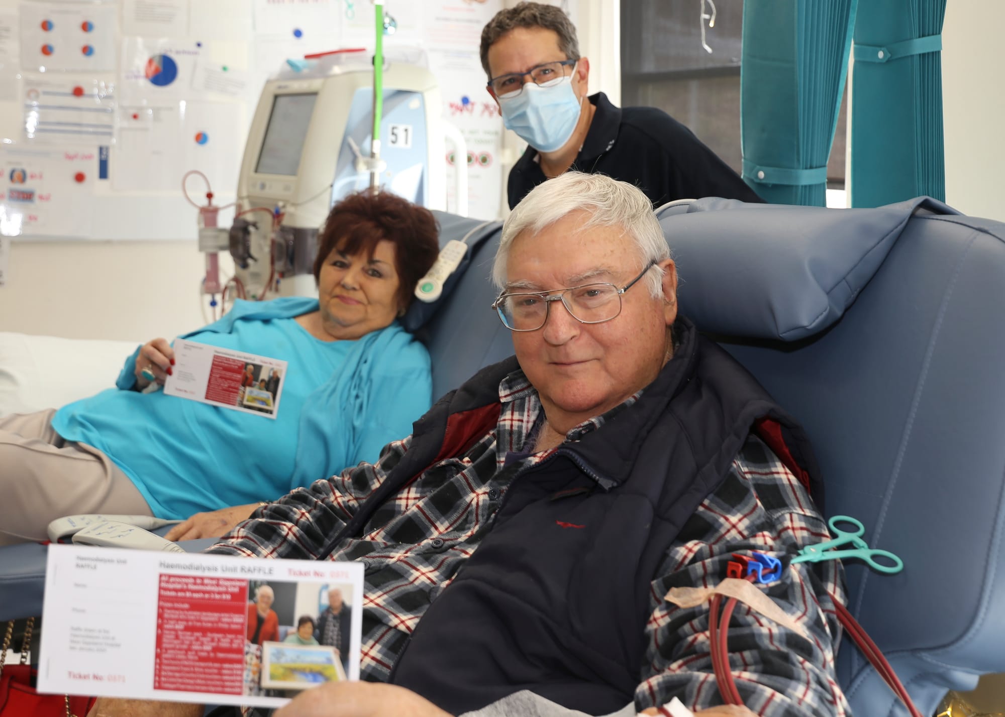 Patients organise raffle for haemodialysis unit