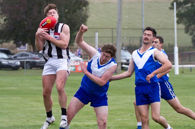 Football MGFL Thorpdale v Yinnar Seniors - 10042021 