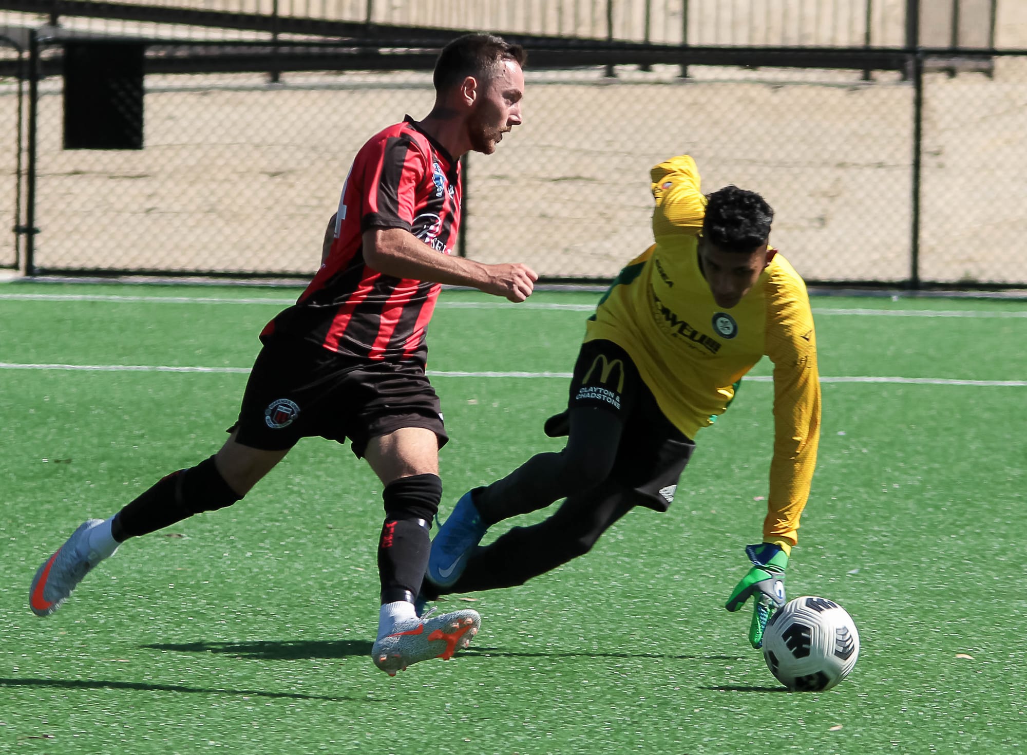 United score 10 in record win to open season