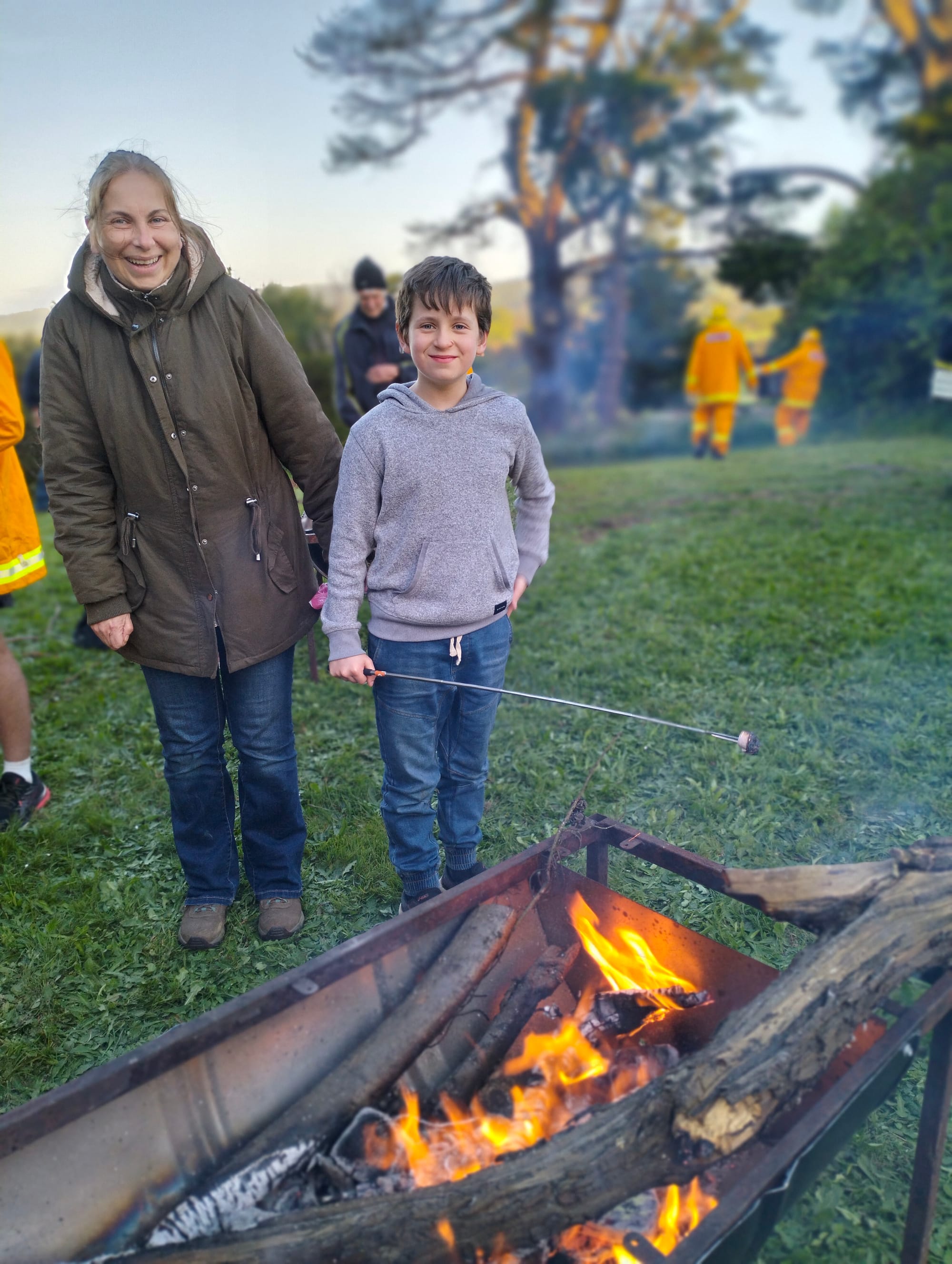 Families enjoy bonfire