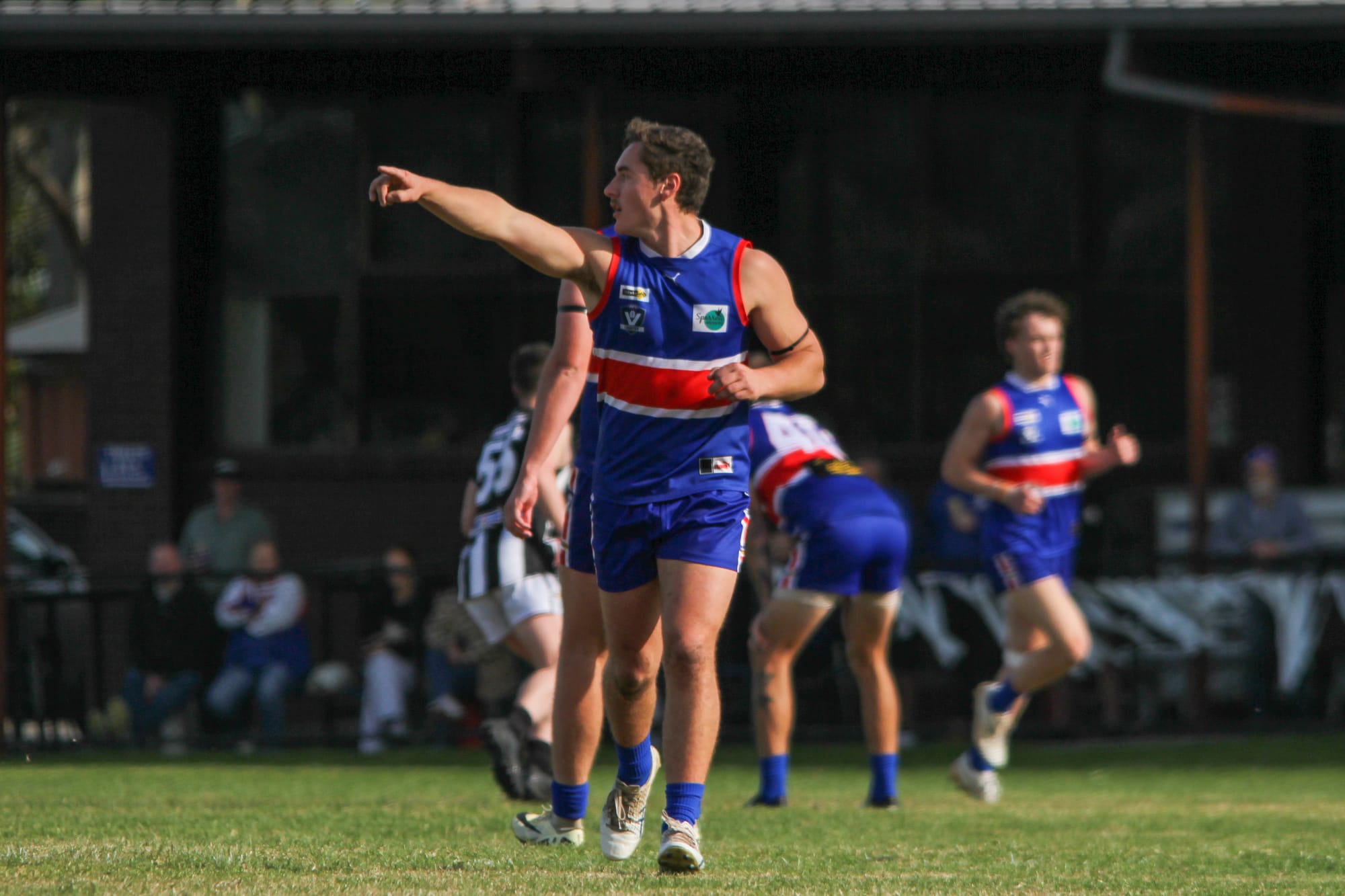 Bunyip cops Magpie mauling