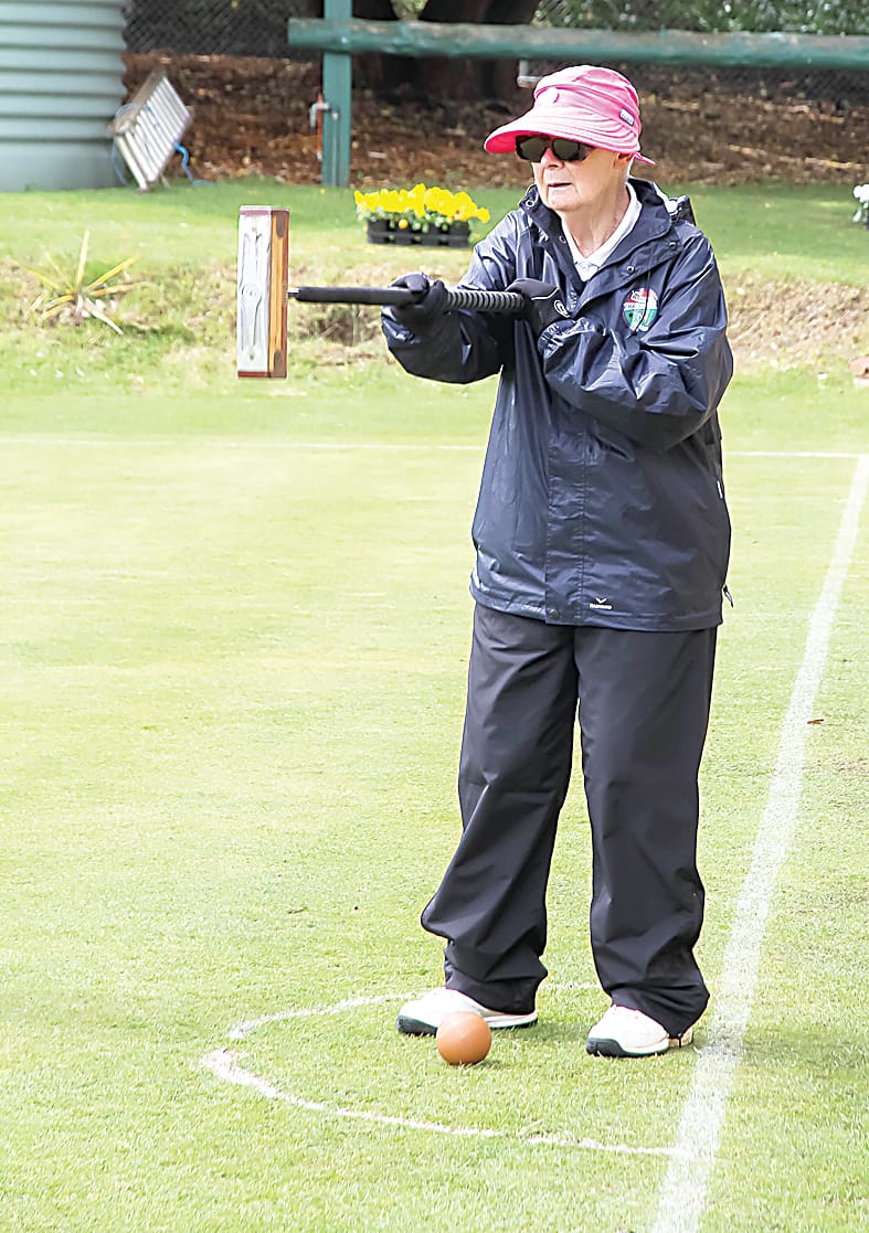 Warragul's Edna Menzies lines up her shot.