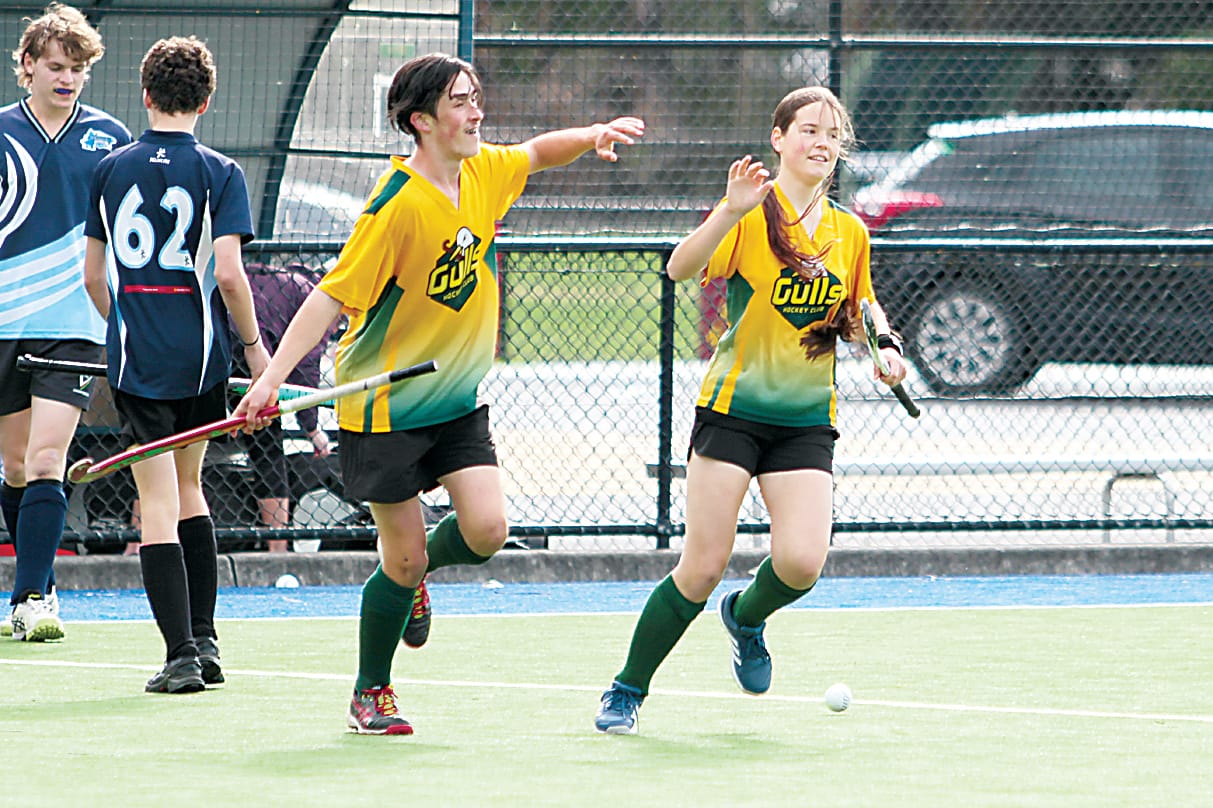 Strikers into grand final