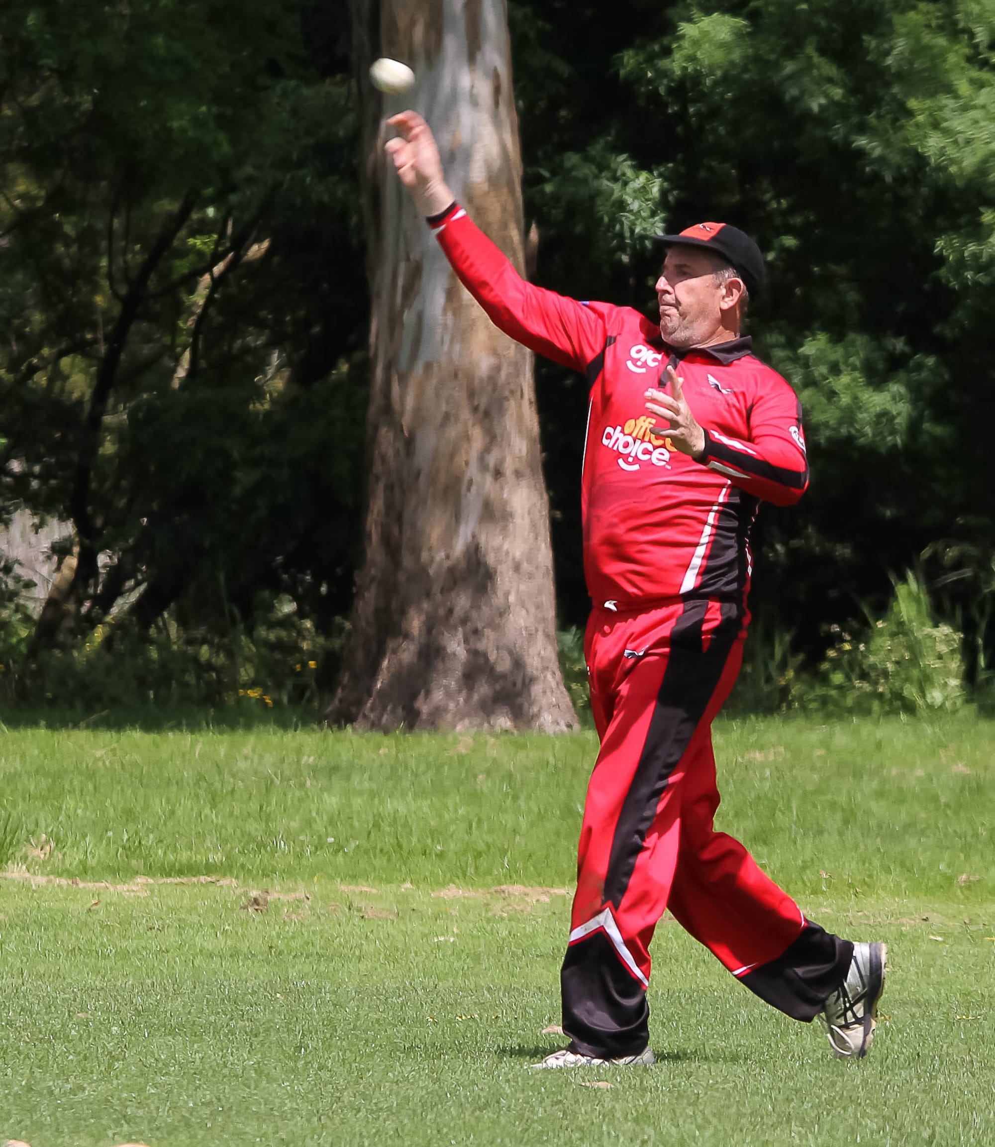 Warragul's Anthony Wilkes throws back to the bowler's end. 