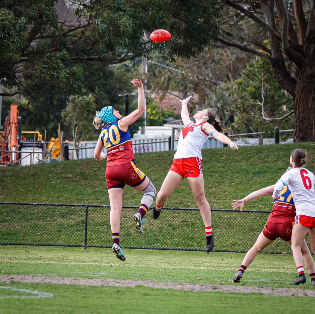 Dusties storm into finals in two divisions