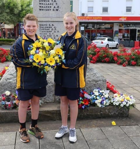 Solemn ceremony honours lives lost in war