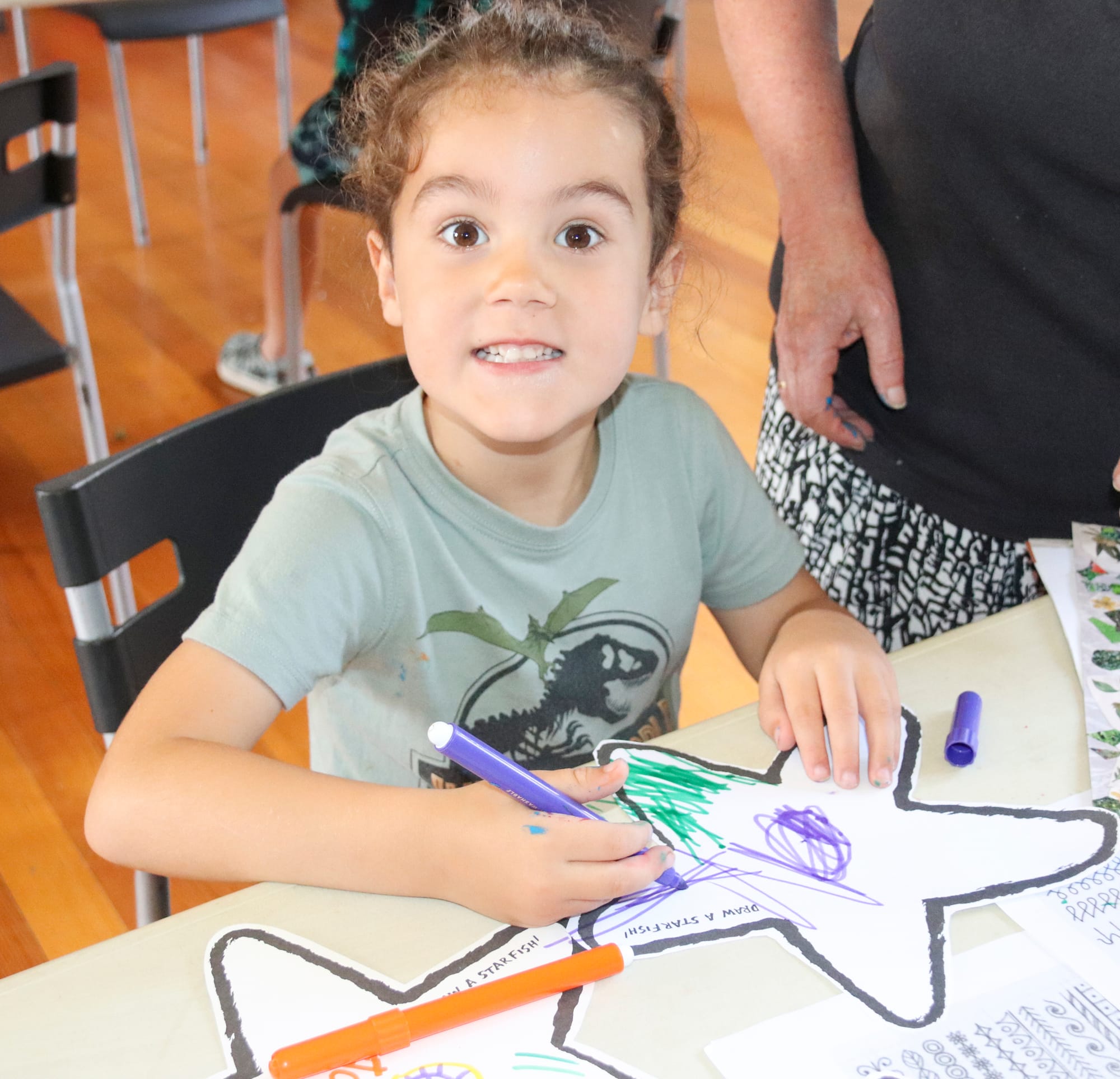 Louis Keen colours in a starfish