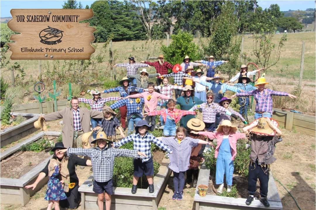 Ellinbank Primary School students dressed as scarecrows.
