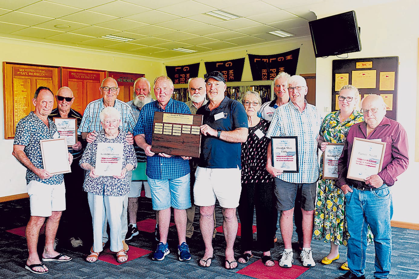 Cricket legends awarded