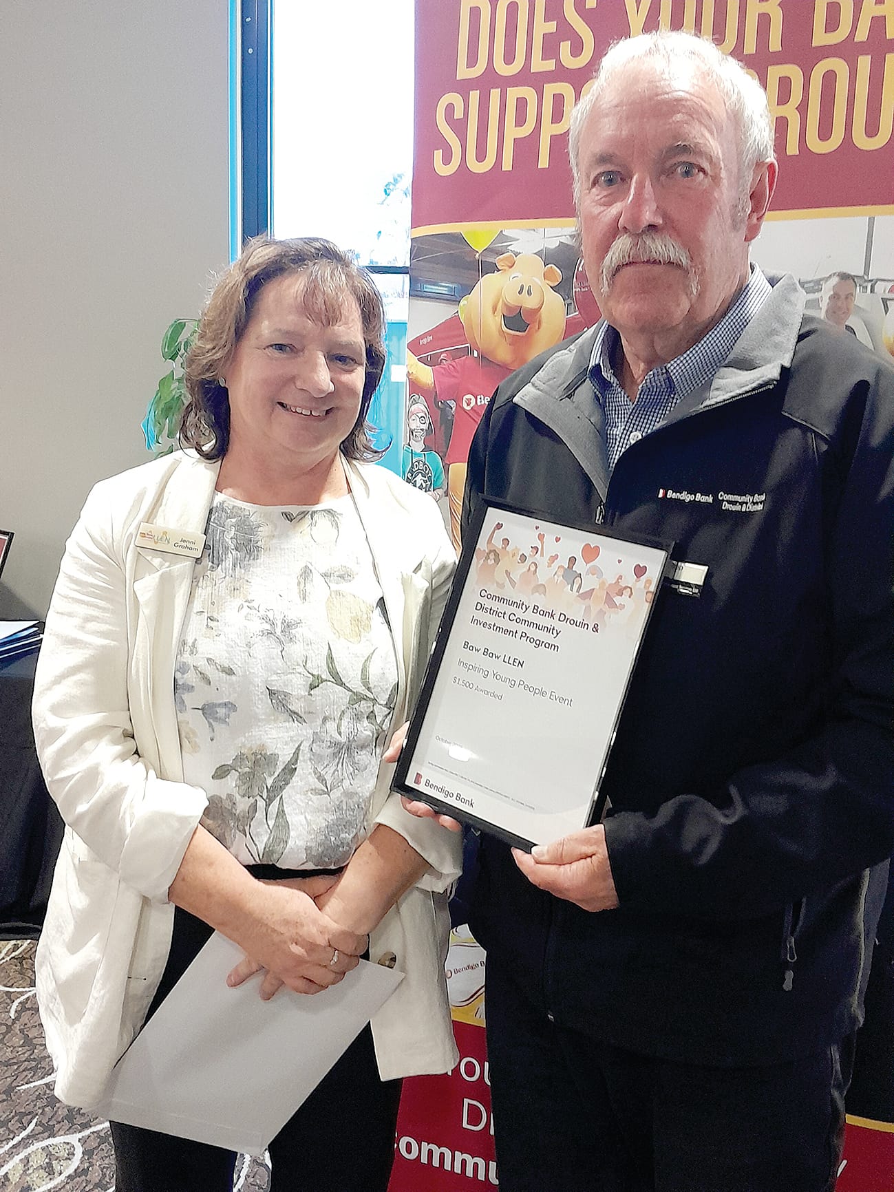 Baw Baw LLEN's Jenni Graham with Community bank chair Rod Dunlop.