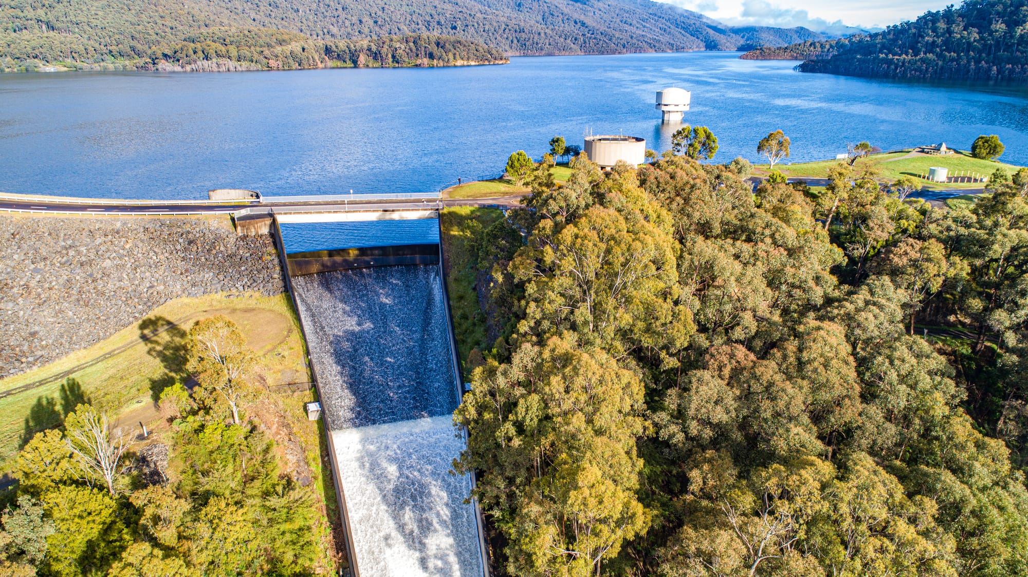 Thomson Dam spills