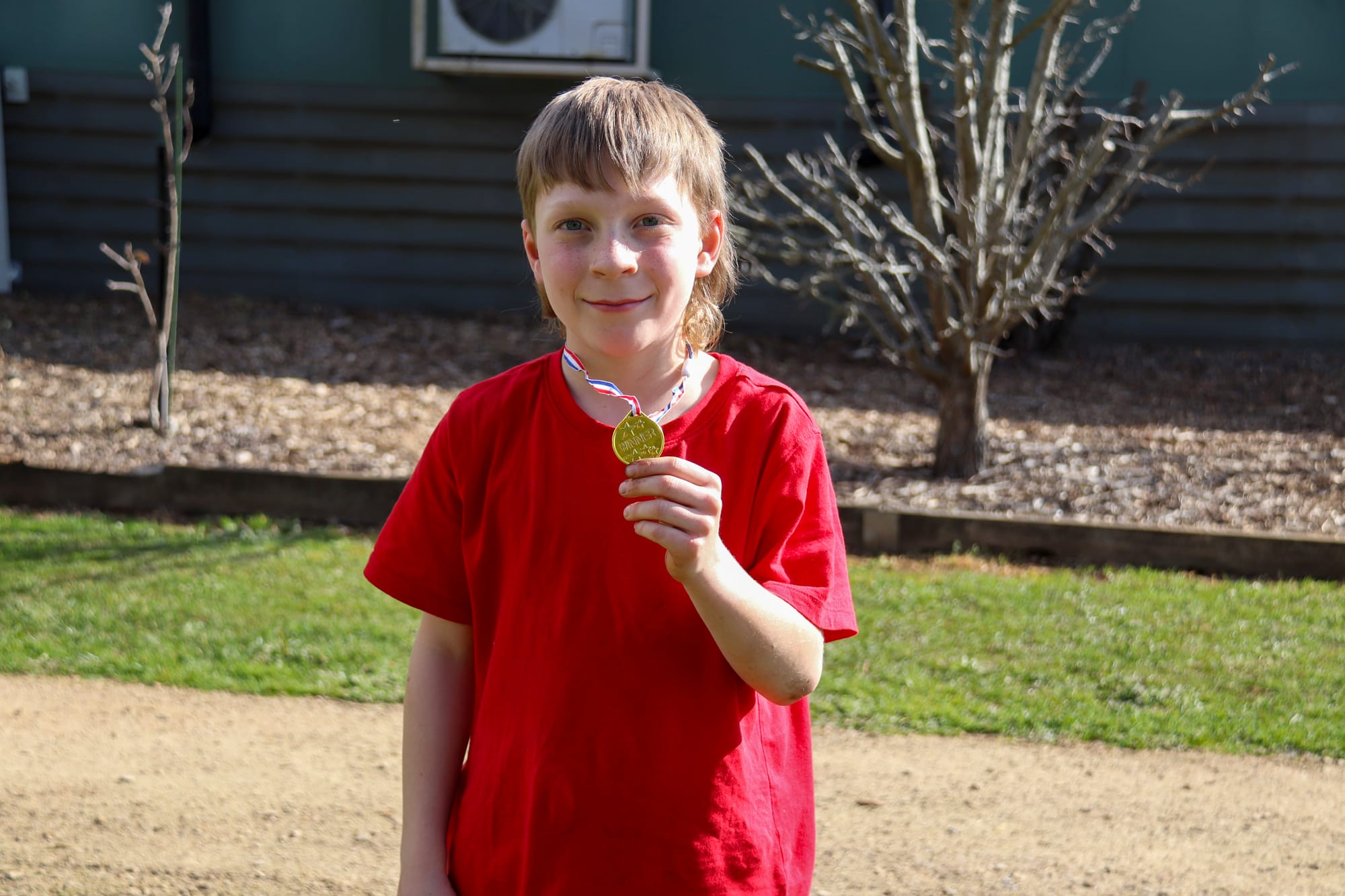 Fynn Archipow shows off his well-earned medal.
