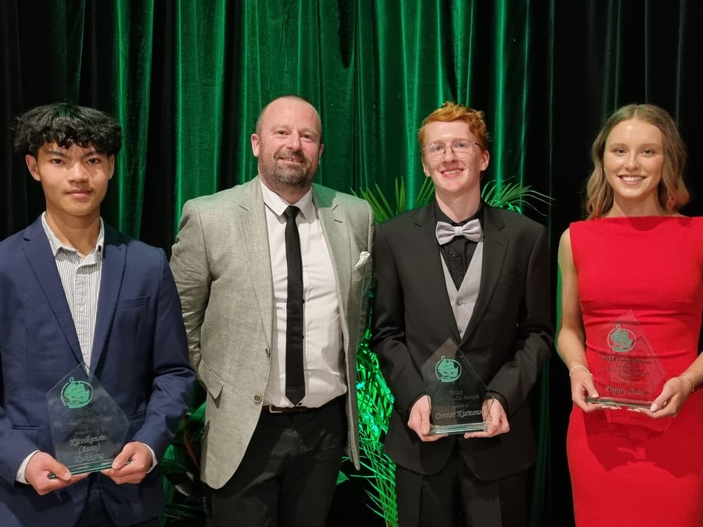 Studen successes celebrated at dinner post image