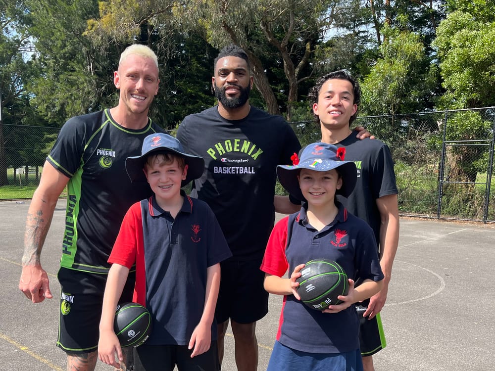 Top basketballers a hit with youngsters post image